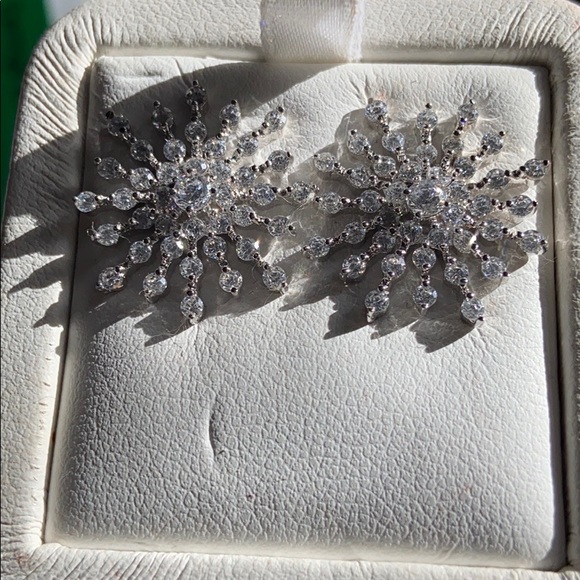 Star burst sterling earrings studs - Picture 3 of 3